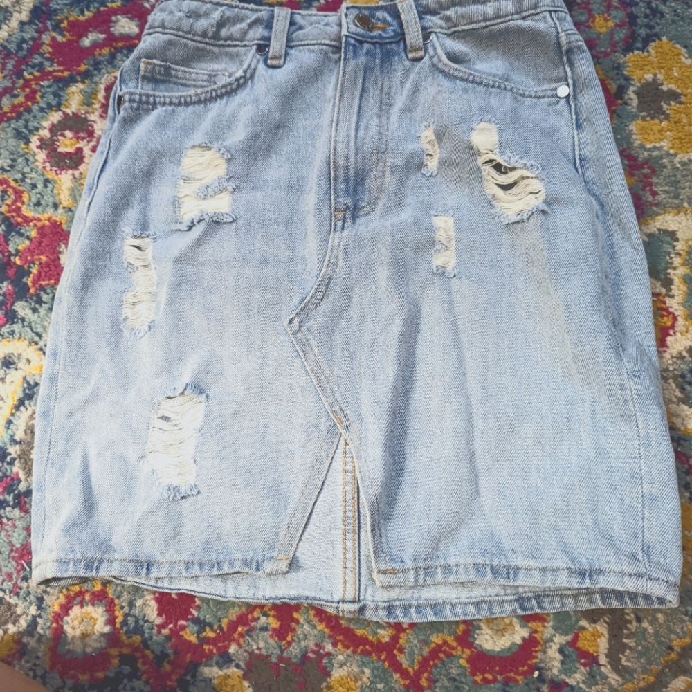 Super cute tattered denim mini skirt